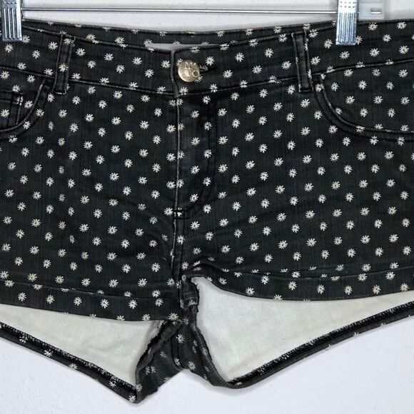 TopShop Moto Daisies‎ Shorts - Picture 7 of 8